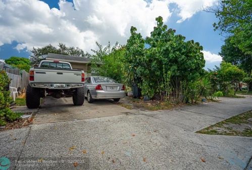 709 54th St, West Palm Beach, FL 33407-2637