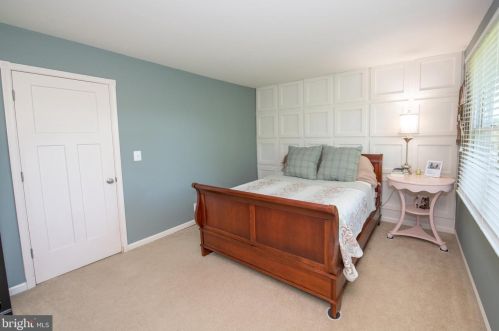 156 Whitney Ln, Southampton PA  18954-1080 exterior