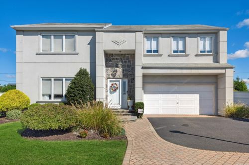 1136 Fortune Ct, North Wantagh, NY 11793-2759