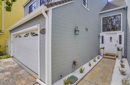 6029 Loynes Dr, Long Beach, CA 90803-2330