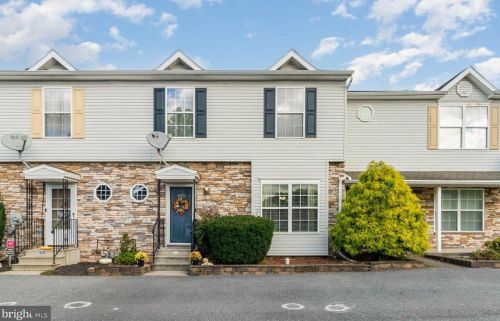 602 Westwood Dr, West Enola, PA 17025-1570
