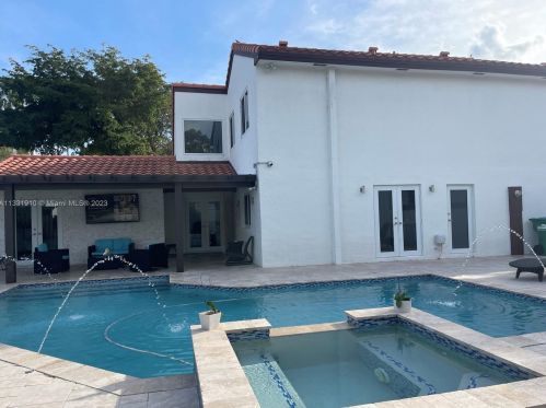 6305 174th Ter, Hialeah, FL 33015-4462