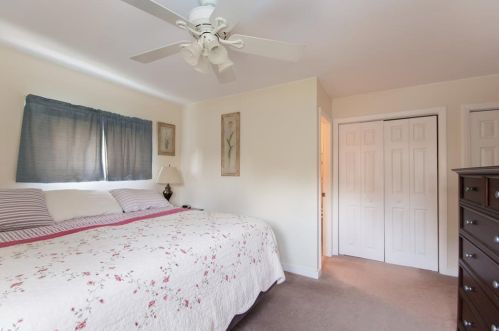 19 Casey Dr, Middletown RI  02842-6224 exterior