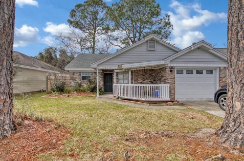 1879 Heartland Dr, Fort Walton Beach, FL 32547-1026