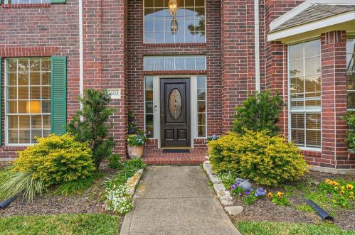 2604 Piney Woods Dr, Pearland, TX 77581-5856