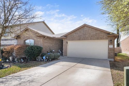 2252 Intrepid Dr, Creedmoor, TX 78610-4992
