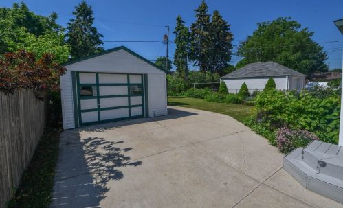 1911 Norwich Ave, Milwaukee WI 53235-4733 exterior