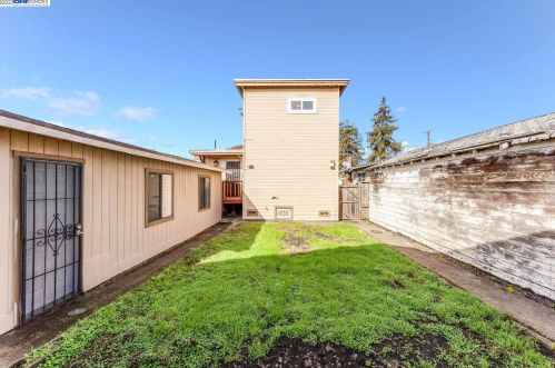 2474 61st Ave, Oakland CA  94605-1404 exterior