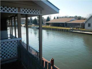 225 Canal St, Bonneau, SC 29431-8531