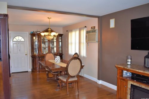 39 Van Buren Ave, South Setauket, NY 11720-3223
