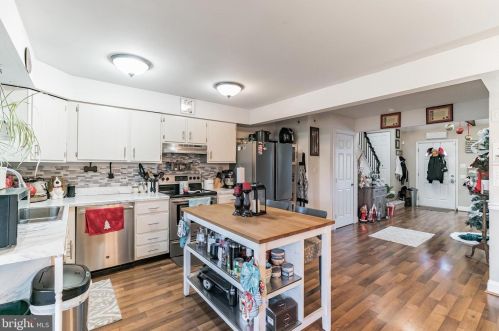 527 Spring Hill Dr, Harleysville PA  19438-2242 exterior