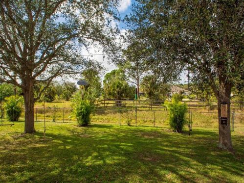 8425 102 Ct, Vero Beach FL  32967-3282 exterior