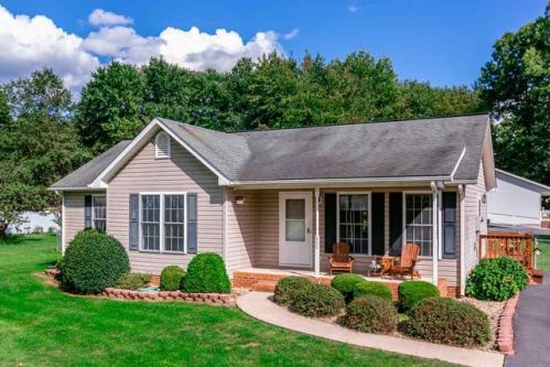 800 Birch Ave, Grottoes, VA 24441-1836