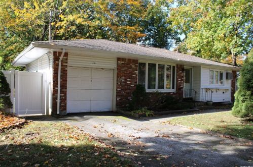 36 Pleasant Ave, South Setauket, NY 11720-4112