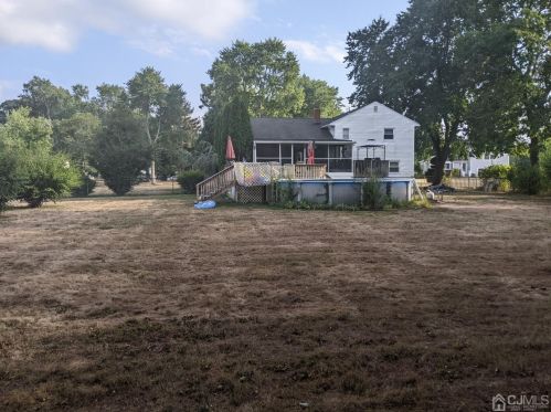 2 Hudson Rd, East Brunswick, NJ 08816-4106