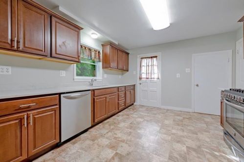 2921 Myer Blvd, Mckeesport PA  15132-5115 exterior