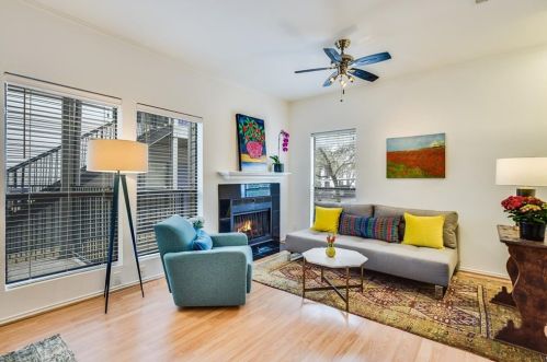 802 1st St, Austin, TX 78704-1630
