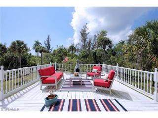 750 Marthas Ln, Sanibel, FL 33957-4343