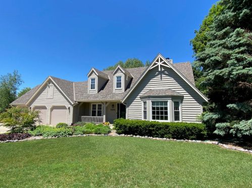 5685 Golden Rain Ct, Waukesha, WI 53151-8733