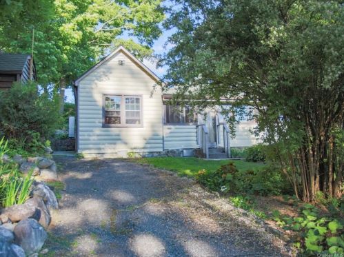 20 Hudson View Dr, Tompkins Corners, NY 10579-1922