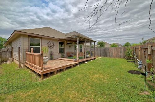 7104 Crestone Rd, Austin TX 78744-1772 exterior