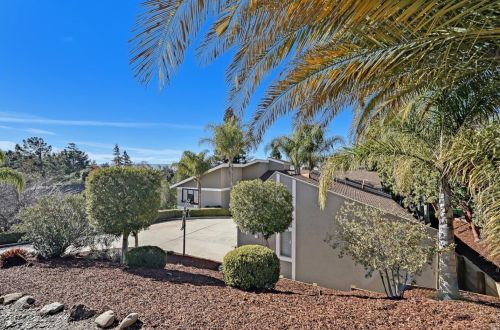 15870 Oakridge Rd, Morgan Hill, CA 95037-6817