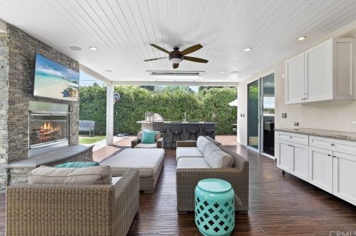 2072 Tustin Ave, Newport Beach, CA 92660-3638