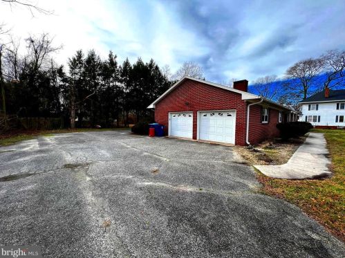 414 6th St, Laurel DE  19956-1364 exterior