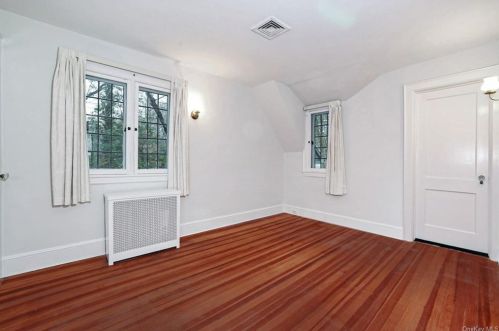 23 Lewis Ave, Hartsdale NY  10530-2803 exterior