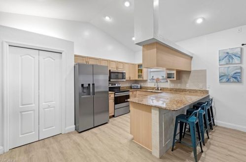 865 105 Ave, Naples FL 34108-1838 exterior