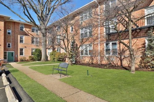 25 Trinity Pl, New Rochelle, NY 10805-2635