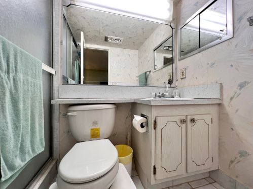 225 Southampton B, West Palm Beach FL  33417-7807 exterior