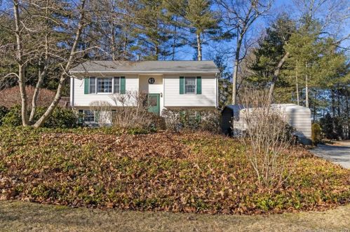 60 Osga Ln, Norwich, CT 06351-8832