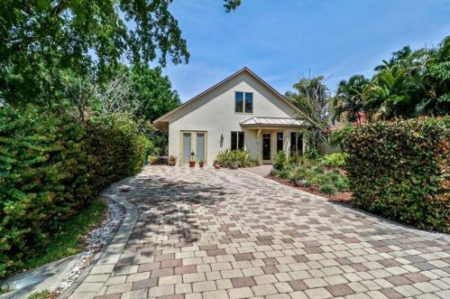 1239 Frank Whiteman Blvd, Naples, FL 34103-3844