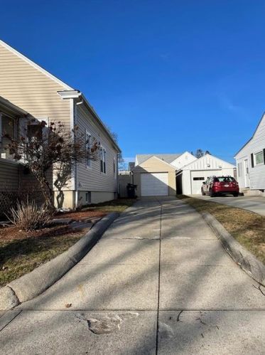 11 La Salle Dr, Providence RI  02908-2208 exterior