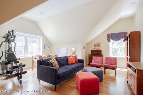 32 Carriage House Ln, Little Silver NJ  07739-1729 exterior