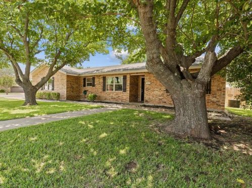 102 Sharp Dr, Stephenville, TX 76401-2170