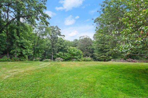 223 Jonathan Dr, Stamford CT  06903-1510 exterior