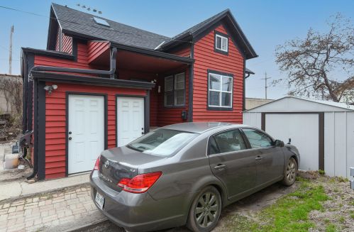 715 Bettinger Ct, Milwaukee WI  53204-1101 exterior