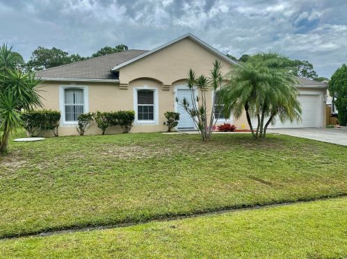 825 Damask Ave, Fort Pierce, FL 34983-4040