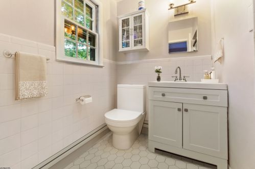 19 Allens Corner Rd, Flemington NJ  08822-5620 exterior