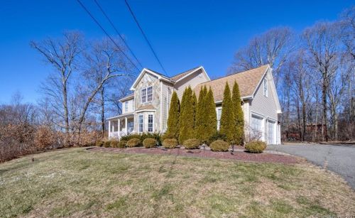 14 Nicholas Ct, Waterbury, CT 06712-1356