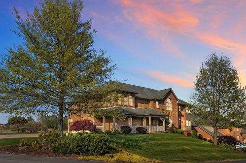 1026 Blackthorne Dr, Jeannette, PA 15644-4727