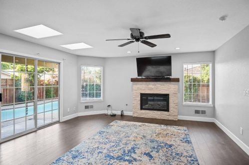 1840 Paddock Ln, Turlock CA  95382-2958 exterior