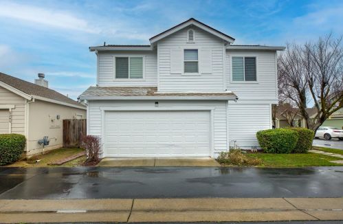 6384 Laguna Mirage Ln, Elk Grove CA  95758-5461 exterior