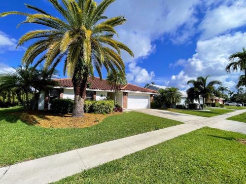 7095 4th Ave, Boca Raton, FL 33487-2386