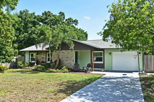 2738 Maxwell Dr, Apopka, FL 32703-4825