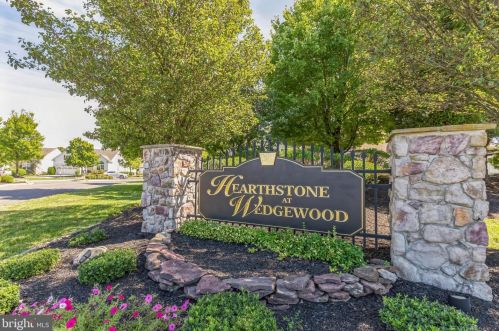183 Hearthstone Dr, Berlin Boro, NJ 08009-9551