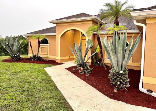 1214 Congress Ave, Lehigh Acres, FL 33972-8629