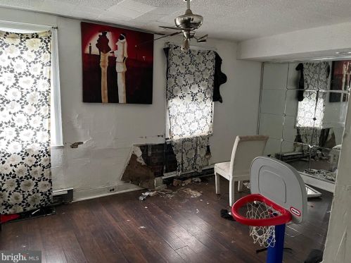 3141 Constitution Rd, Camden, NJ 08104-3119